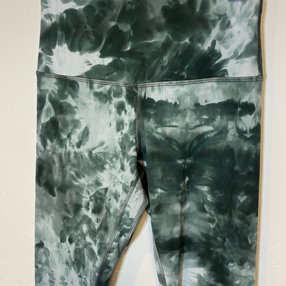 Lululemon Align High Rise Smoke Spruce Green Tie-Dye Leggings Size 6 - Picture 4 of 10